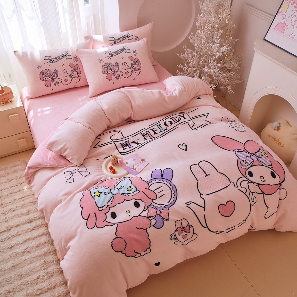 91家纺网 家纺一手货源 找家纺 （总）蘭菲家纺 2025新款三丽欧牛奶绒套件系列四件套