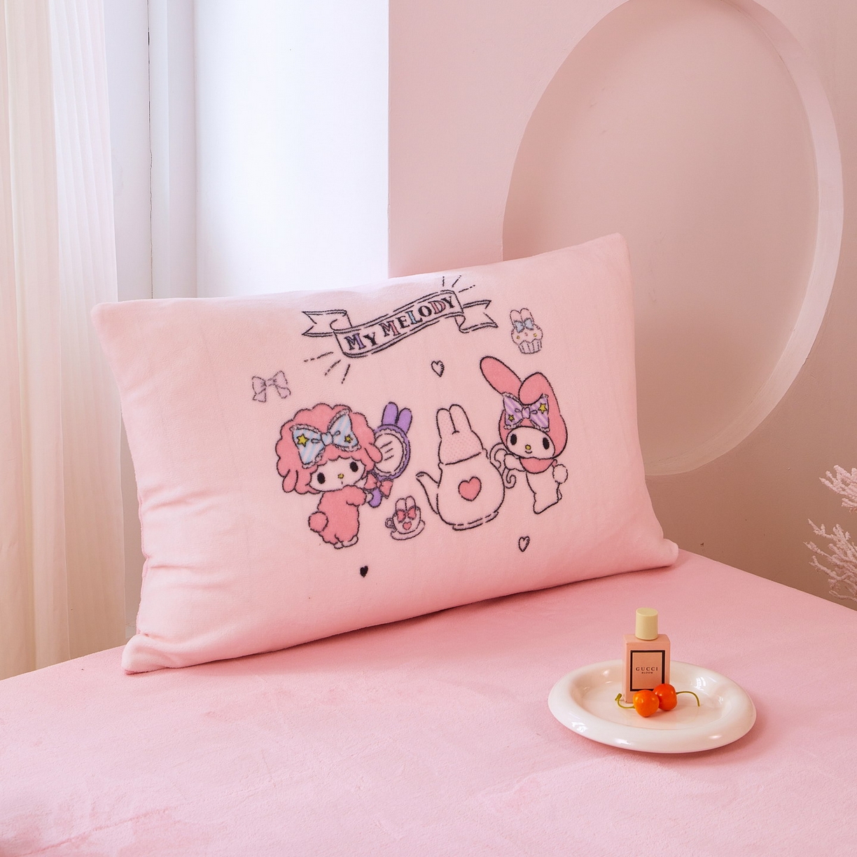 91家纺网 家纺一手货源 找家纺 蘭菲家纺 2025新款三丽欧牛奶绒套件系列四件套 必爱乐奶茶