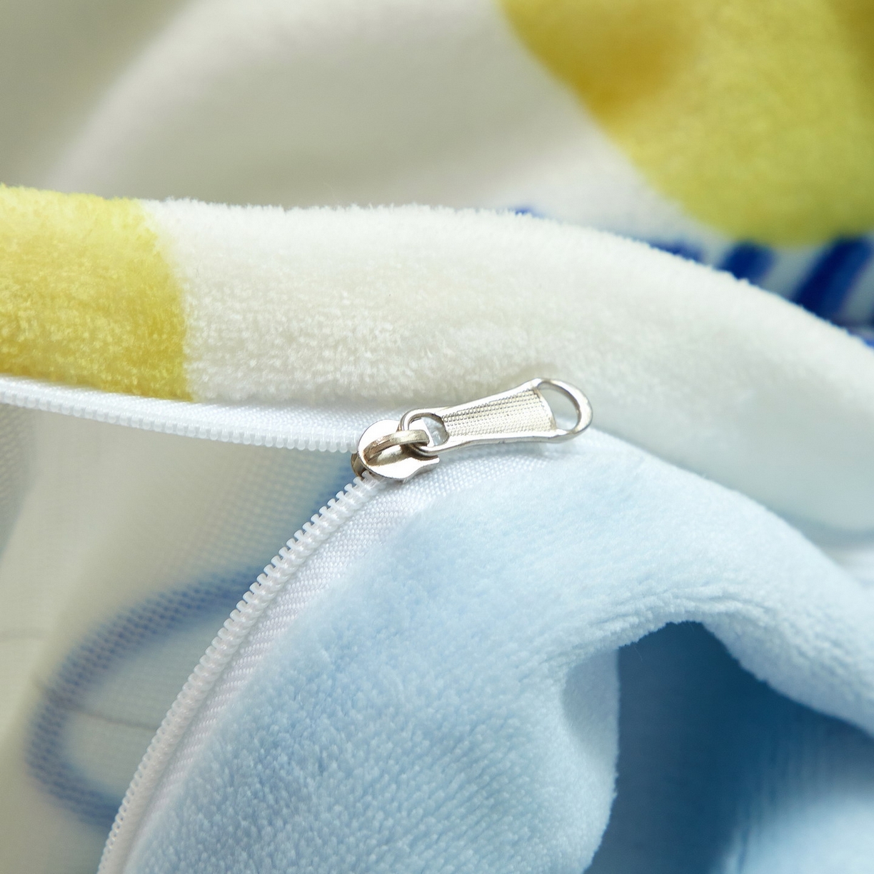 91家纺网 家纺一手货源 找家纺 蘭菲家纺 2025新款三丽欧牛奶绒套件系列四件套 波点KT