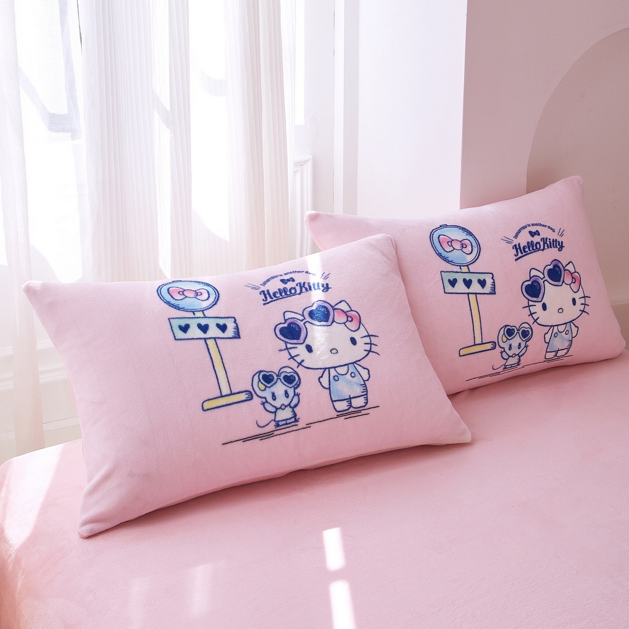 91家纺网 家纺一手货源 找家纺 蘭菲家纺 2025新款三丽欧牛奶绒套件系列四件套 车站kT