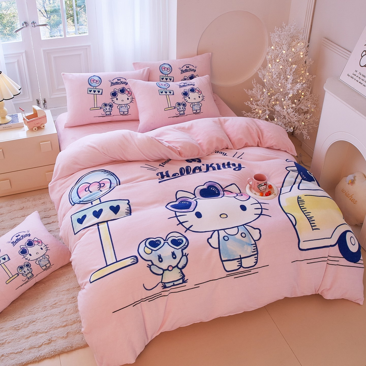 91家纺网 家纺一手货源 找家纺 蘭菲家纺 2025新款三丽欧牛奶绒套件系列四件套 车站kT