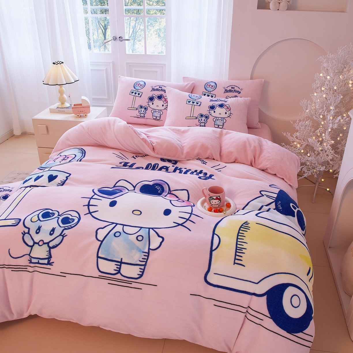 91家纺网 家纺一手货源 找家纺 蘭菲家纺 2025新款三丽欧牛奶绒套件系列四件套 车站kT