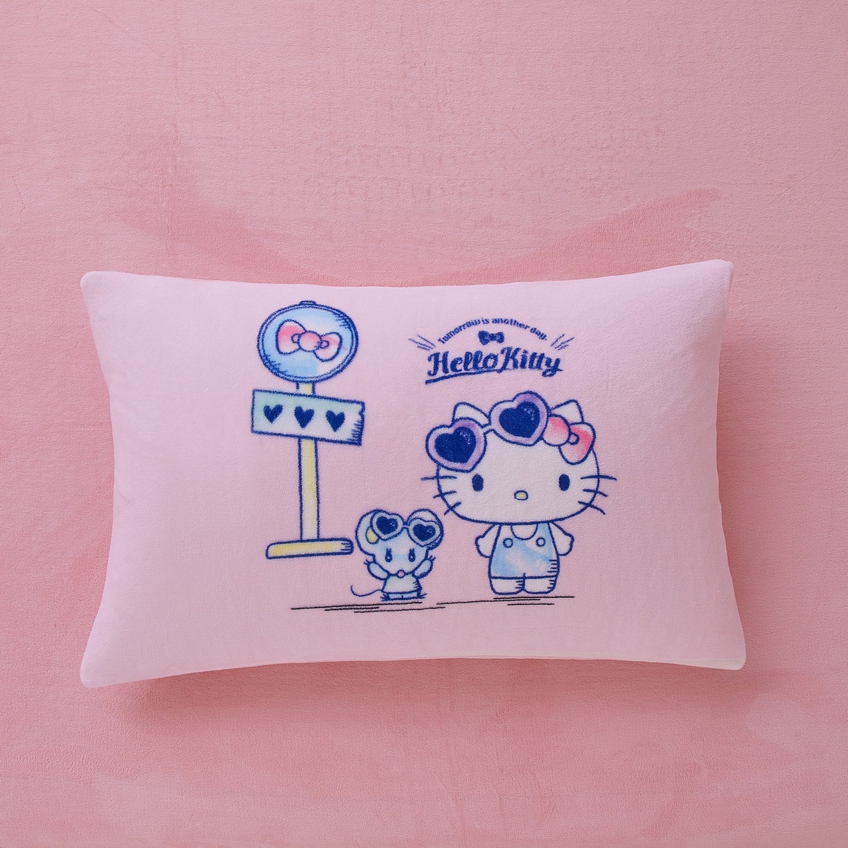 91家纺网 家纺一手货源 找家纺 蘭菲家纺 2025新款三丽欧牛奶绒套件系列四件套 车站kT