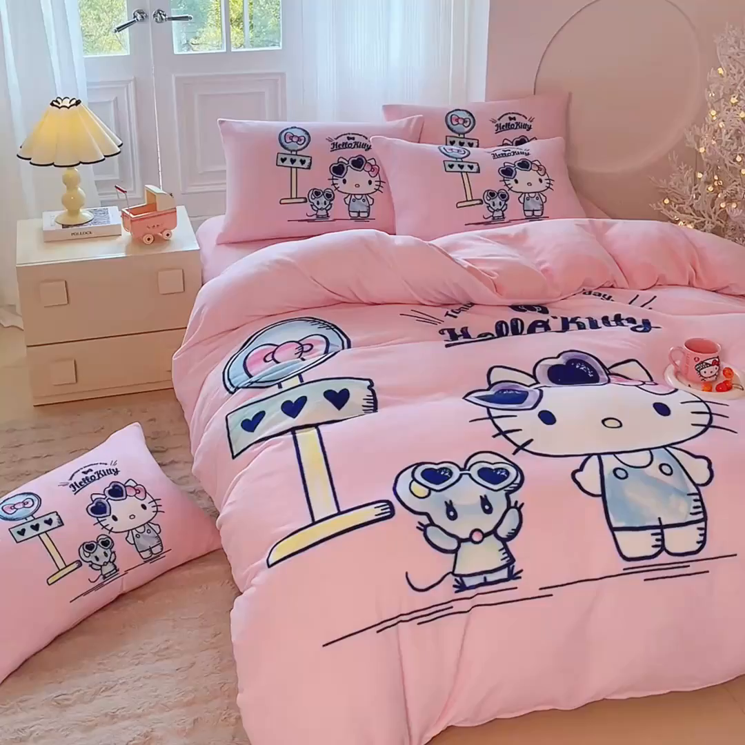 91家纺网 家纺一手货源 找家纺 蘭菲家纺 2025新款三丽欧牛奶绒套件系列四件套 车站kT