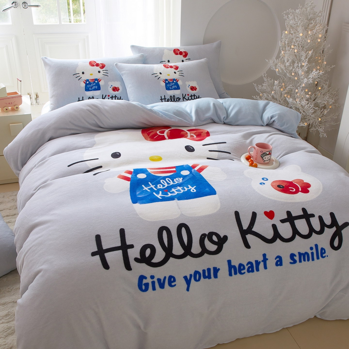 91家纺网 家纺一手货源 找家纺 蘭菲家纺 2025新款三丽欧牛奶绒套件系列四件套 可爱KT