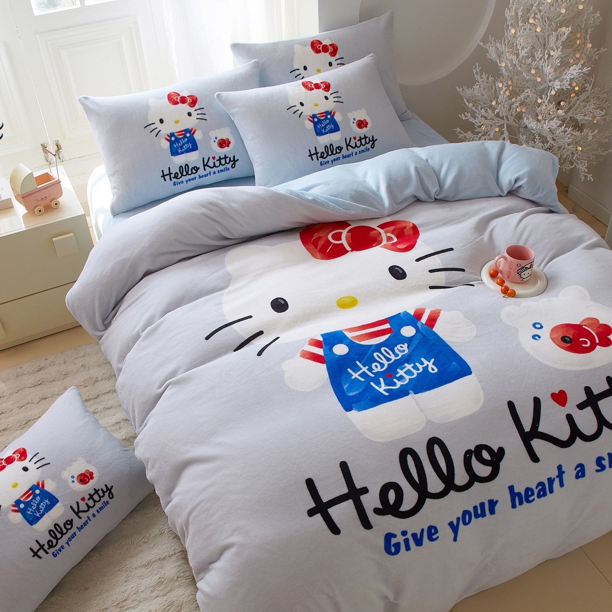 91家纺网 家纺一手货源 找家纺 蘭菲家纺 2025新款三丽欧牛奶绒套件系列四件套 可爱KT