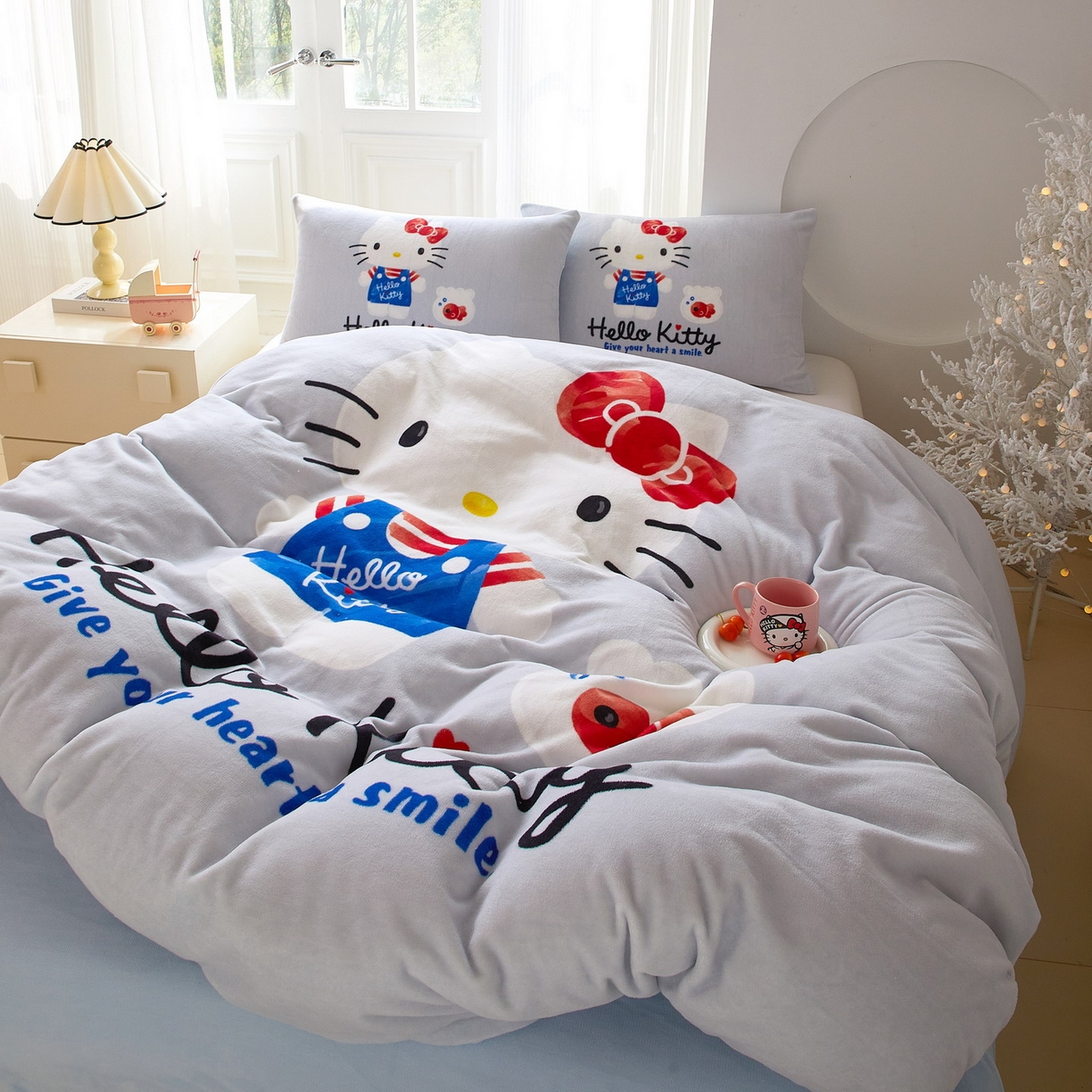 91家纺网 家纺一手货源 找家纺 蘭菲家纺 2025新款三丽欧牛奶绒套件系列四件套 可爱KT