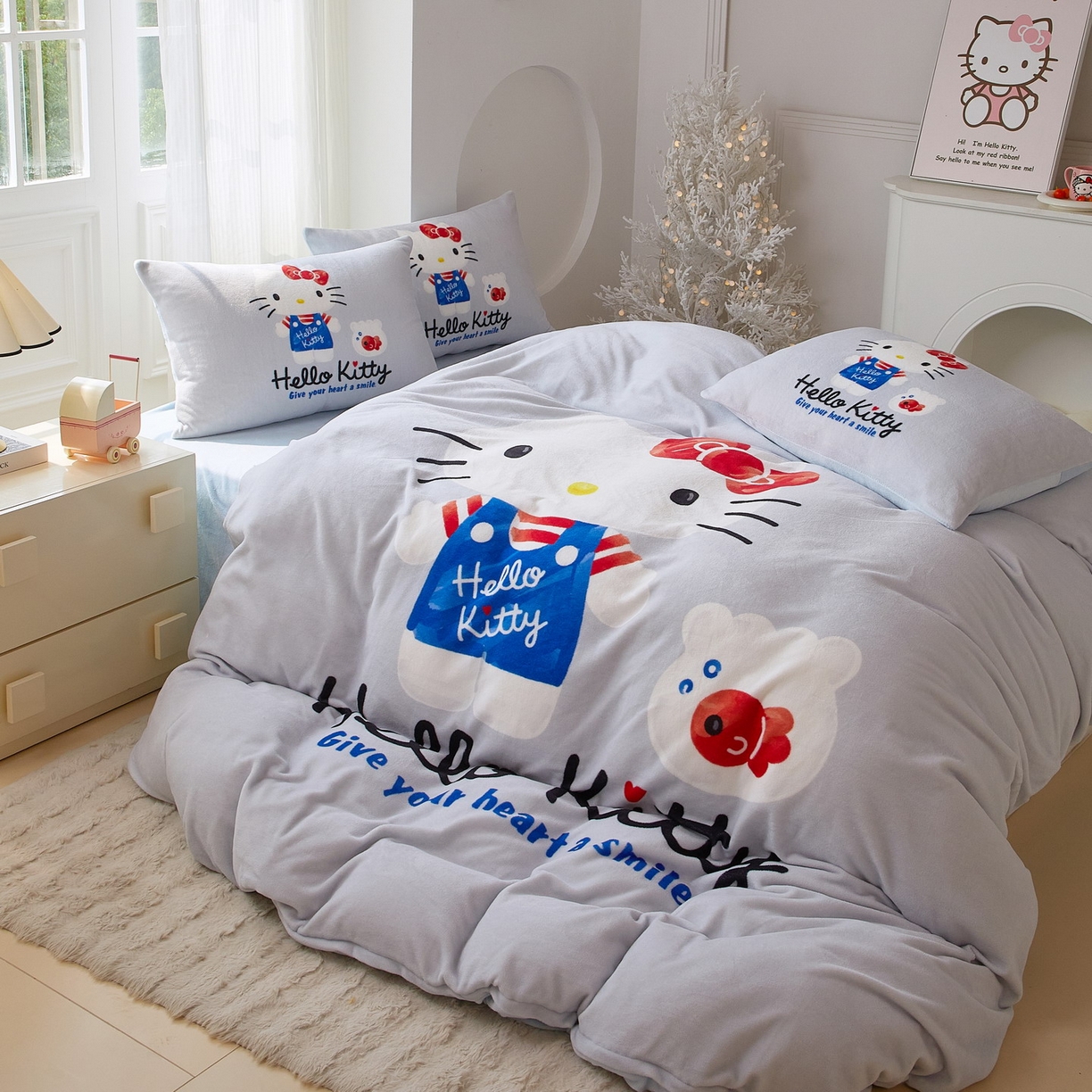 91家纺网 家纺一手货源 找家纺 蘭菲家纺 2025新款三丽欧牛奶绒套件系列四件套 可爱KT