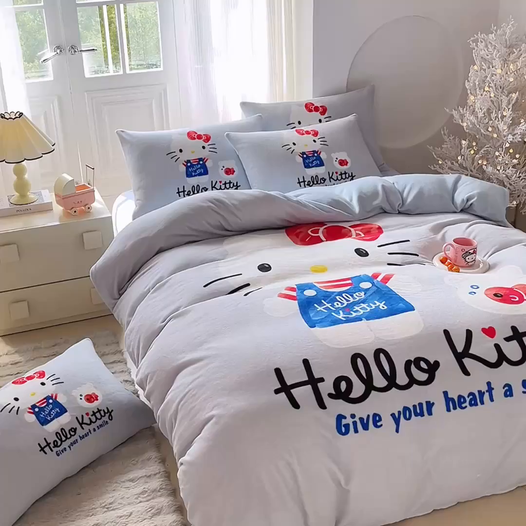 91家纺网 家纺一手货源 找家纺 蘭菲家纺 2025新款三丽欧牛奶绒套件系列四件套 可爱KT