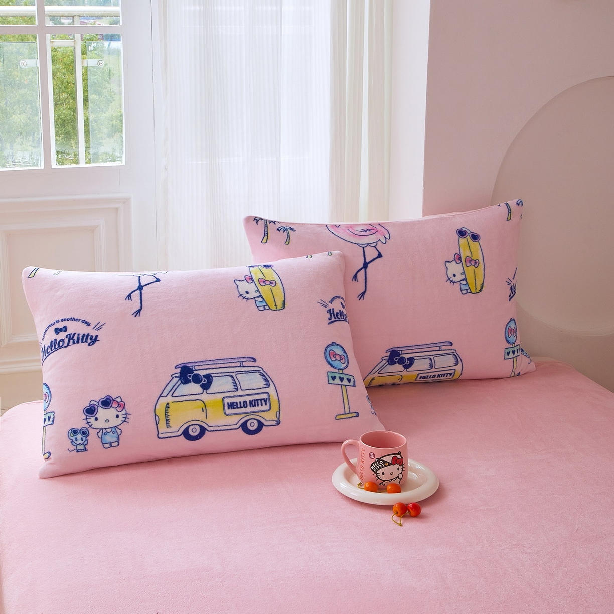 91家纺网 家纺一手货源 找家纺 蘭菲家纺 2025新款三丽欧牛奶绒套件系列四件套 快乐休假