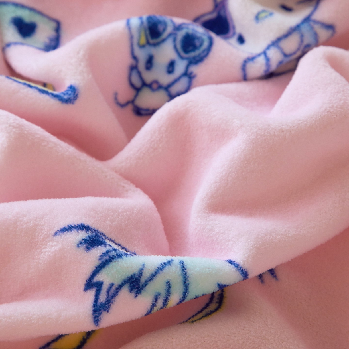 91家纺网 家纺一手货源 找家纺 蘭菲家纺 2025新款三丽欧牛奶绒套件系列四件套 快乐休假