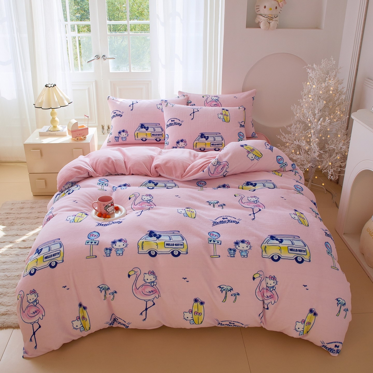 91家纺网 家纺一手货源 找家纺 蘭菲家纺 2025新款三丽欧牛奶绒套件系列四件套 快乐休假