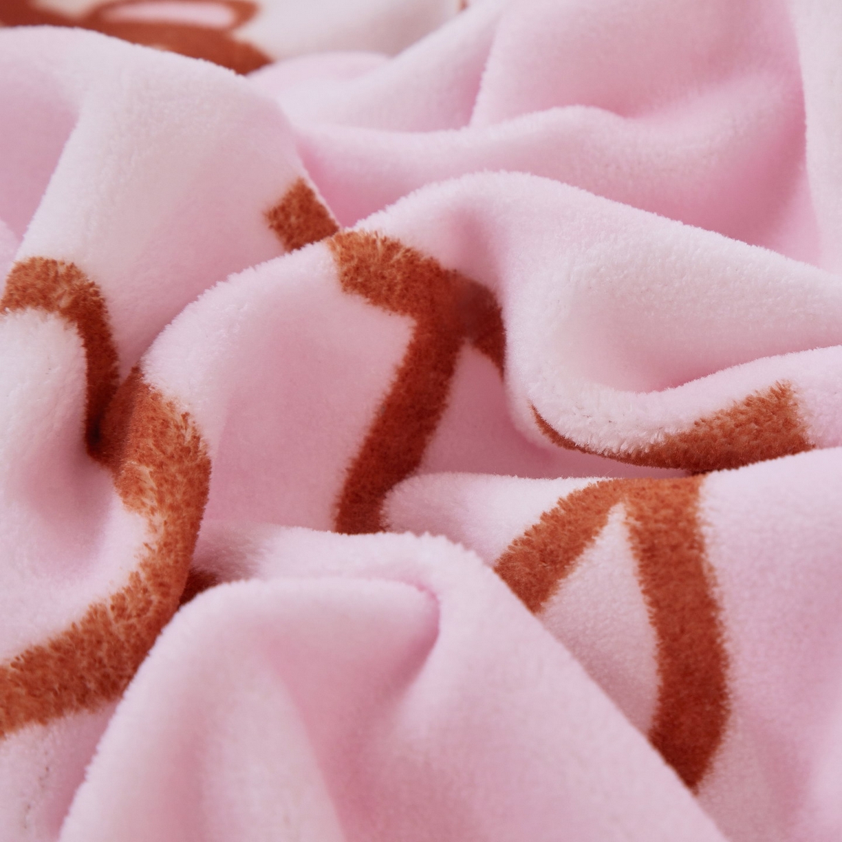 91家纺网 家纺一手货源 找家纺 蘭菲家纺 2025新款三丽欧牛奶绒套件系列四件套 美乐比爱