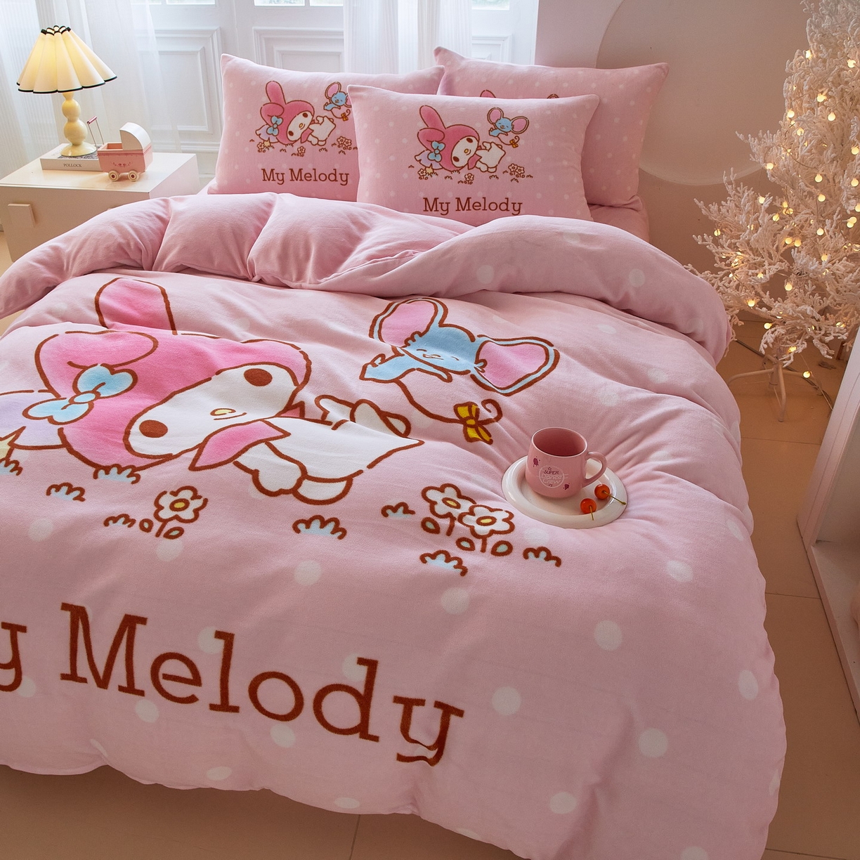 91家纺网 家纺一手货源 找家纺 蘭菲家纺 2025新款三丽欧牛奶绒套件系列四件套 轻松美乐蒂