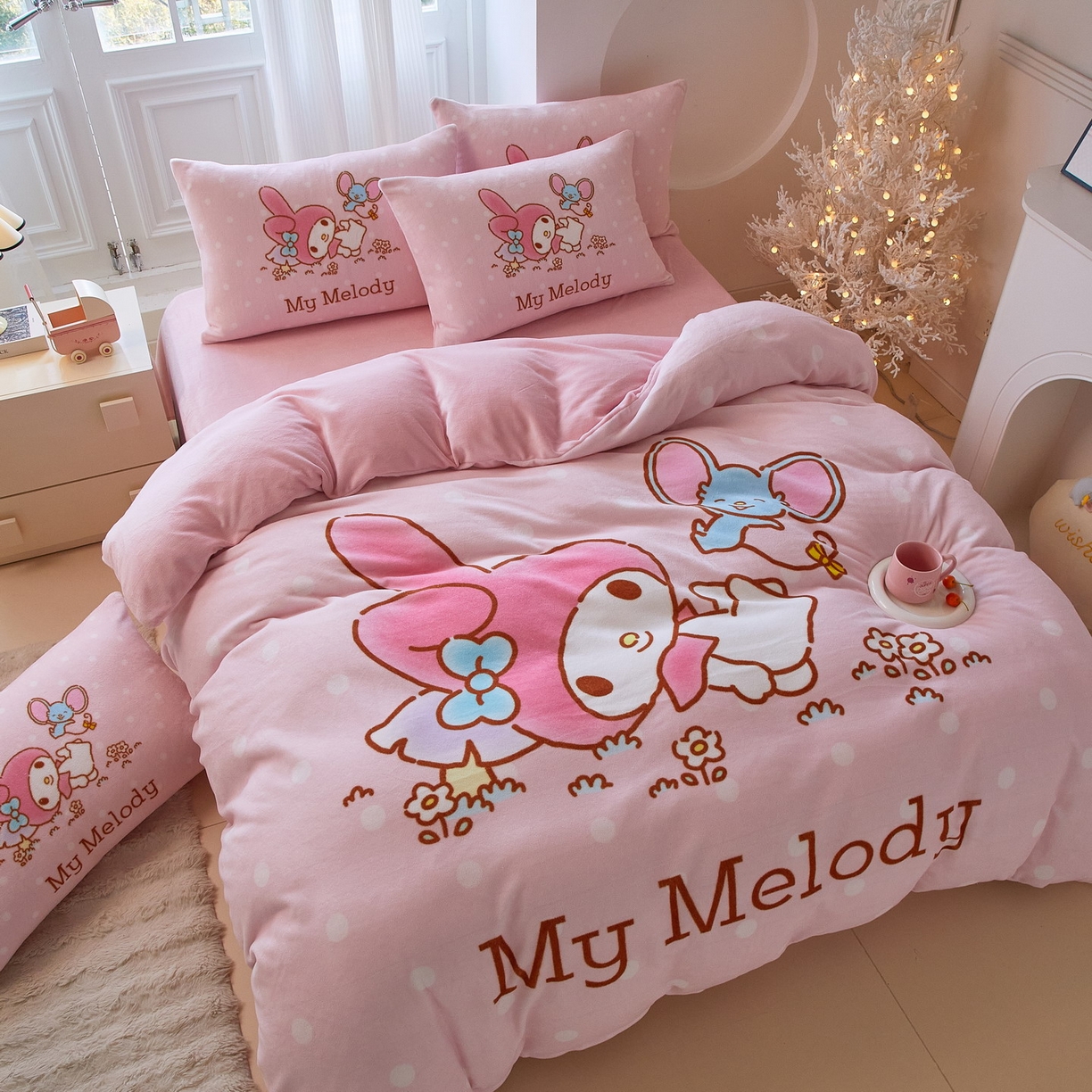 91家纺网 家纺一手货源 找家纺 蘭菲家纺 2025新款三丽欧牛奶绒套件系列四件套 轻松美乐蒂