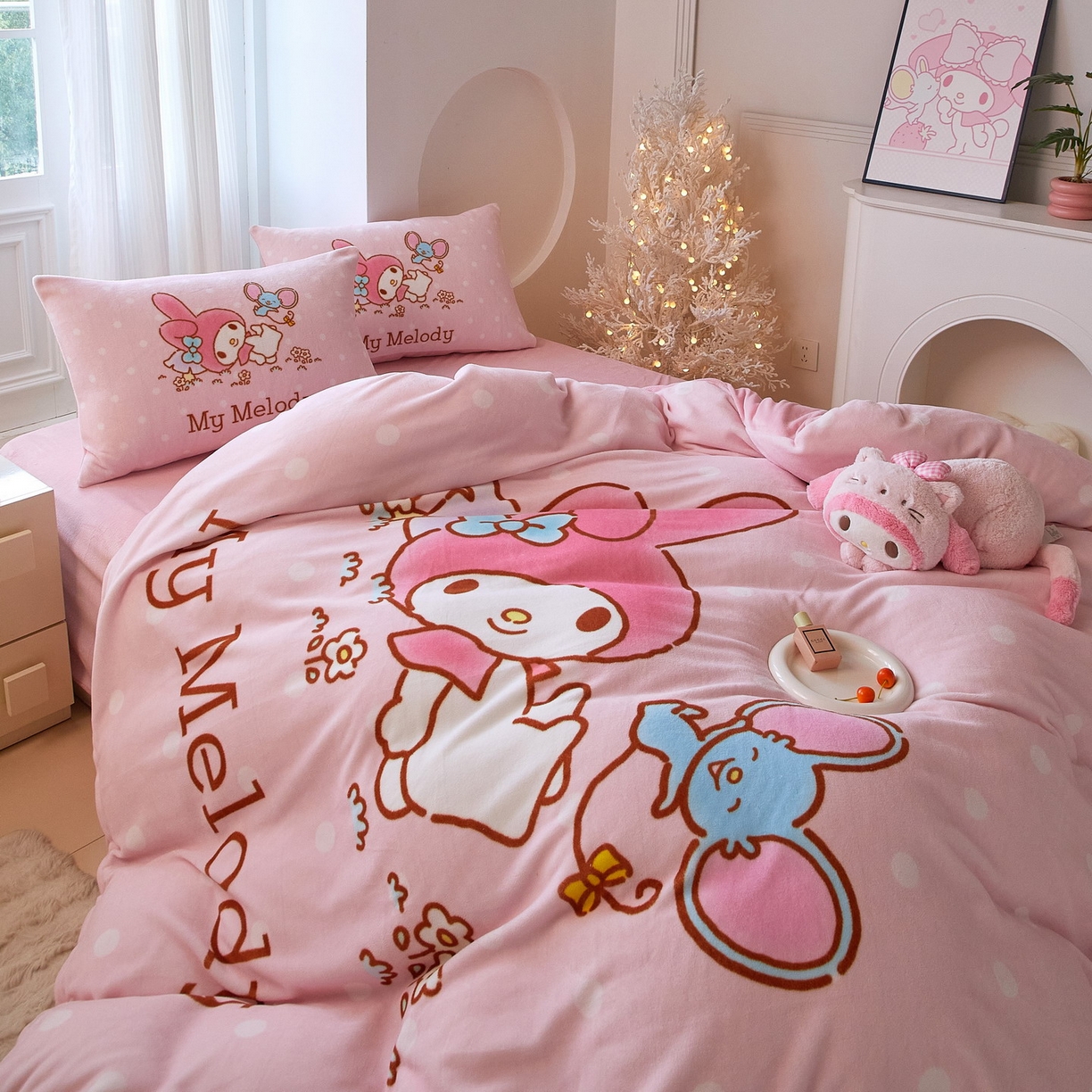 91家纺网 家纺一手货源 找家纺 蘭菲家纺 2025新款三丽欧牛奶绒套件系列四件套 轻松美乐蒂