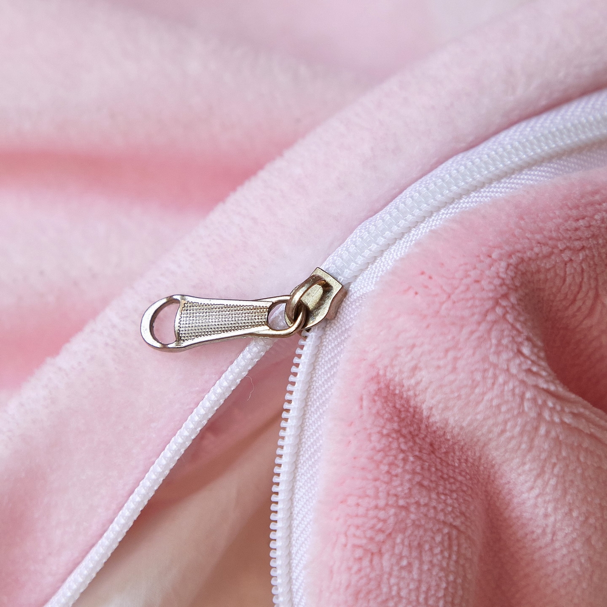 91家纺网 家纺一手货源 找家纺 蘭菲家纺 2025新款三丽欧牛奶绒套件系列四件套 轻松美乐蒂