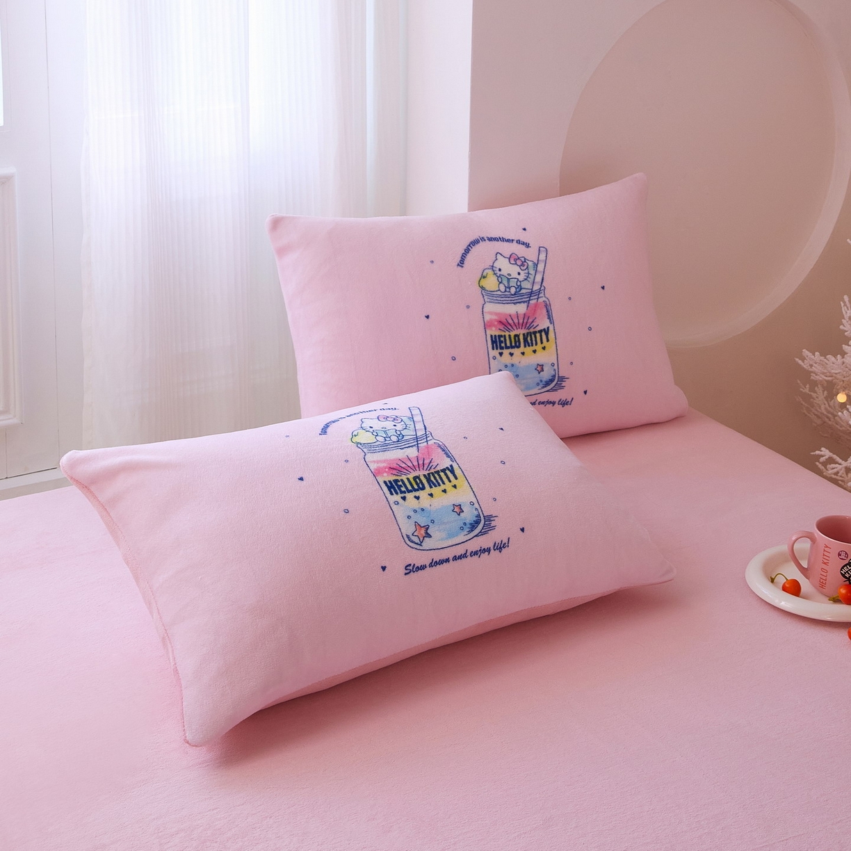 91家纺网 家纺一手货源 找家纺 蘭菲家纺 2025新款三丽欧牛奶绒套件系列四件套 续大杯奶茶