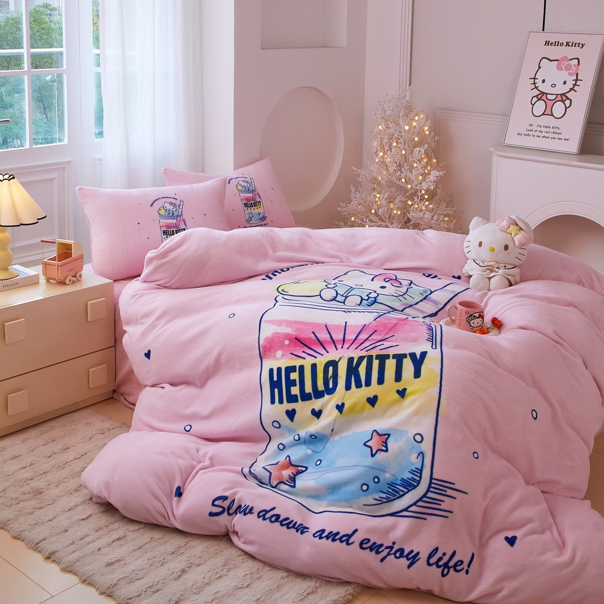 91家纺网 家纺一手货源 找家纺 蘭菲家纺 2025新款三丽欧牛奶绒套件系列四件套 续大杯奶茶