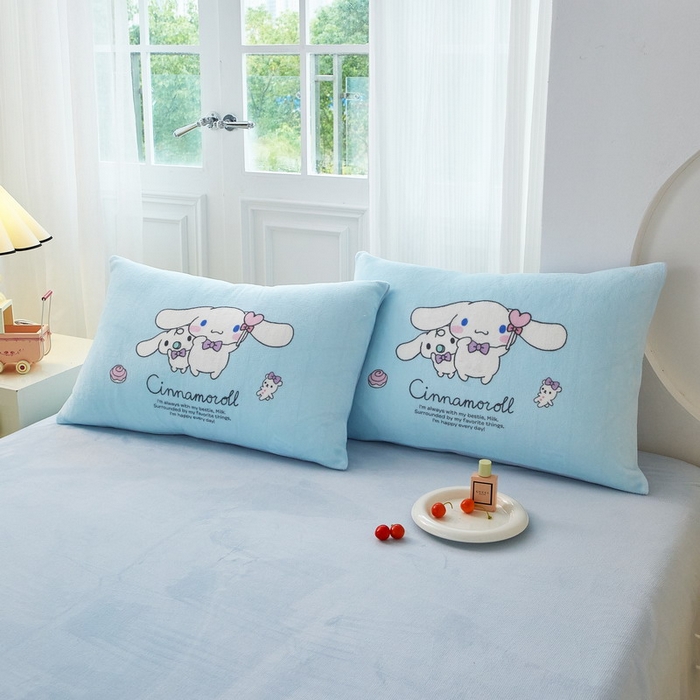 91家纺网 家纺一手货源 找家纺 蘭菲家纺 2025新款三丽欧牛奶绒套件系列四件套 逛街狗