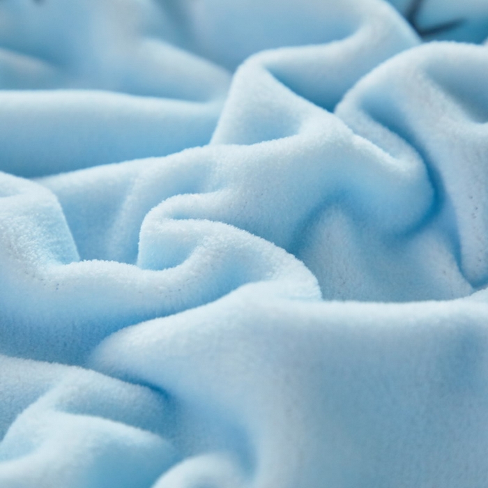 91家纺网 家纺一手货源 找家纺 蘭菲家纺 2025新款三丽欧牛奶绒套件系列四件套 逛街狗