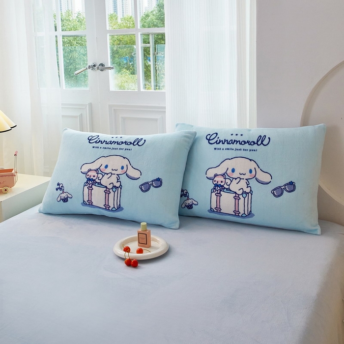 91家纺网 家纺一手货源 找家纺 蘭菲家纺 2025新款三丽欧牛奶绒套件系列四件套 精致狗狗