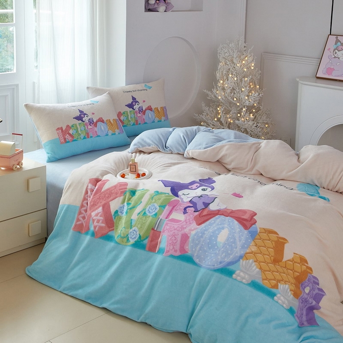 91家纺网 家纺一手货源 找家纺 蘭菲家纺 2025新款三丽欧牛奶绒套件系列四件套 快乐小库