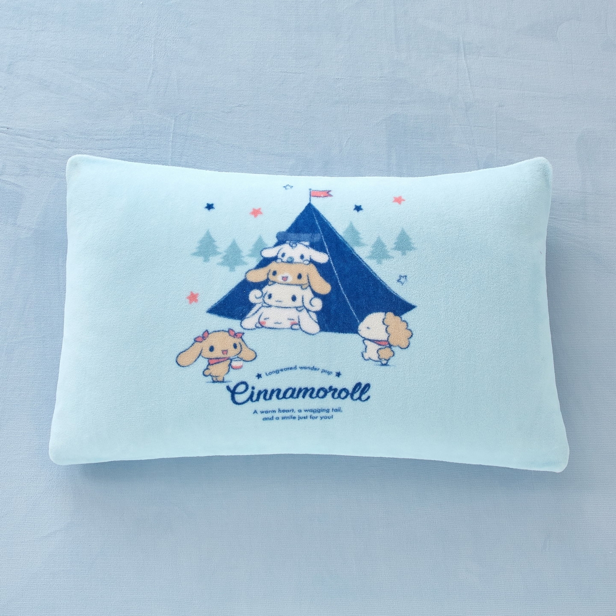 91家纺网 家纺一手货源 找家纺 蘭菲家纺 2025新款三丽欧牛奶绒套件系列四件套 露营快乐