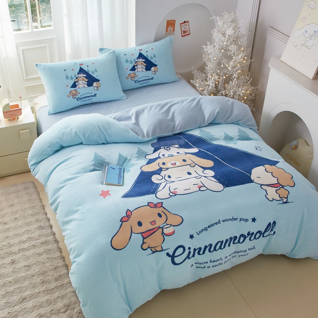 91家纺网 家纺一手货源 找家纺 蘭菲家纺 2025新款三丽欧牛奶绒套件系列四件套 露营快乐