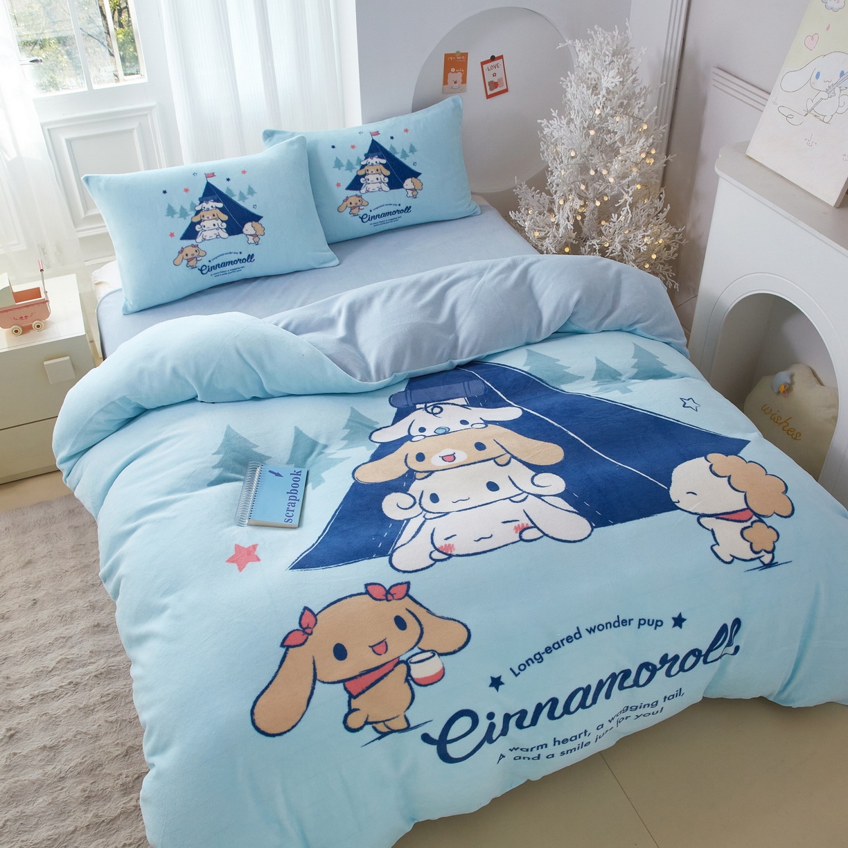 91家纺网 家纺一手货源 找家纺 蘭菲家纺 2025新款三丽欧牛奶绒套件系列四件套 露营快乐