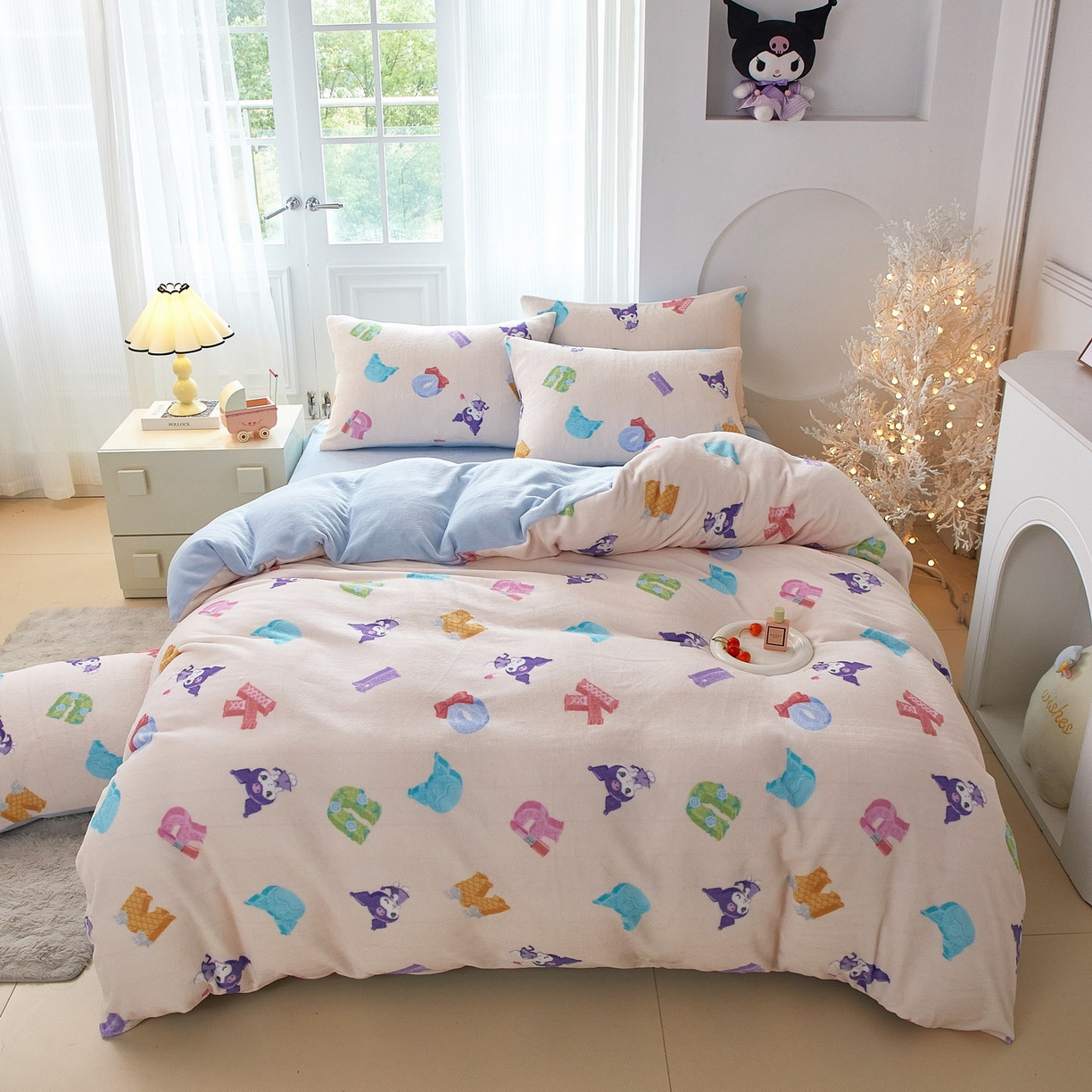 91家纺网 家纺一手货源 找家纺 蘭菲家纺 2025新款三丽欧牛奶绒套件系列四件套 小库儿