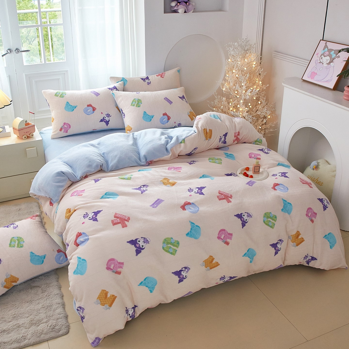 91家纺网 家纺一手货源 找家纺 蘭菲家纺 2025新款三丽欧牛奶绒套件系列四件套 小库儿