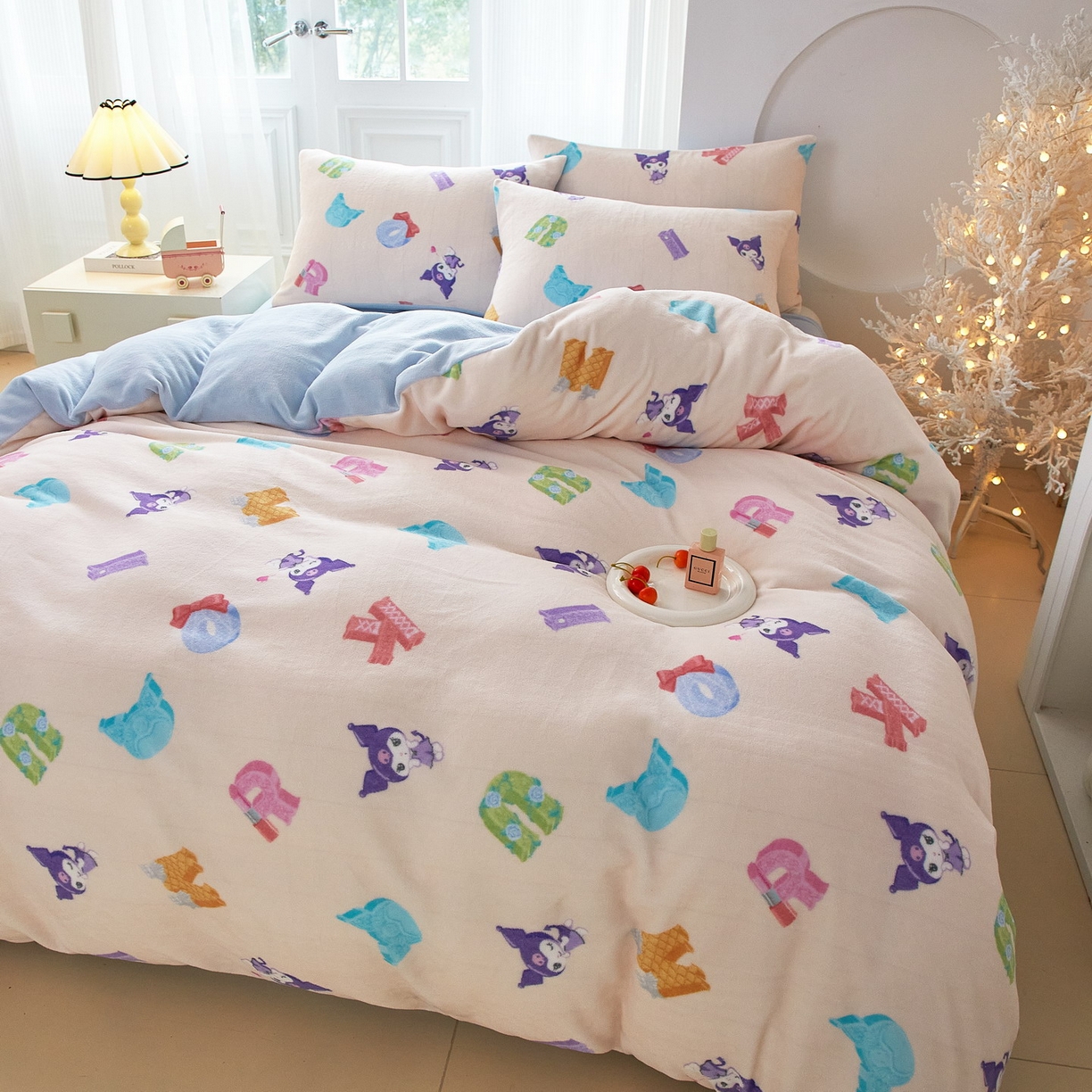 91家纺网 家纺一手货源 找家纺 蘭菲家纺 2025新款三丽欧牛奶绒套件系列四件套 小库儿