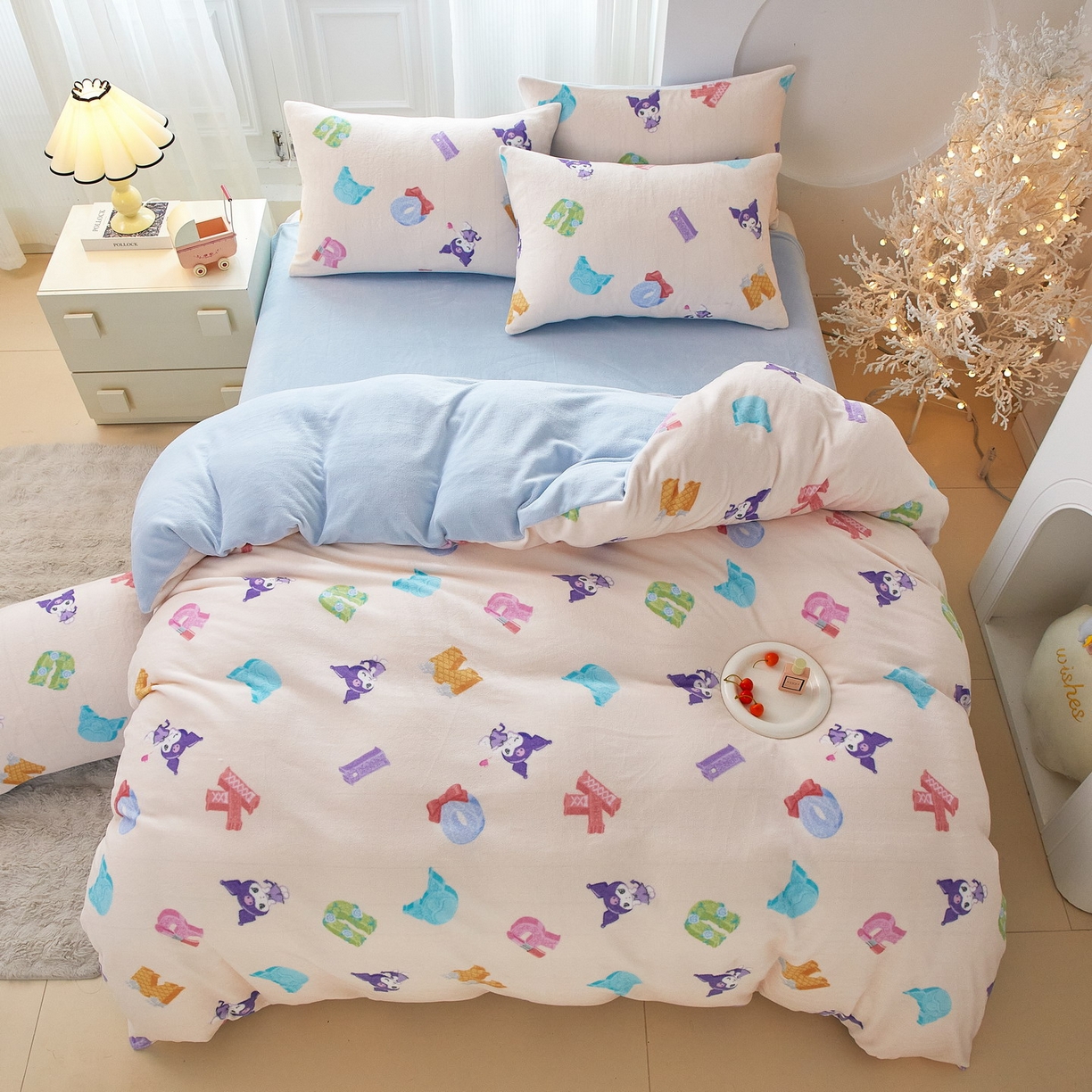 91家纺网 家纺一手货源 找家纺 蘭菲家纺 2025新款三丽欧牛奶绒套件系列四件套 小库儿