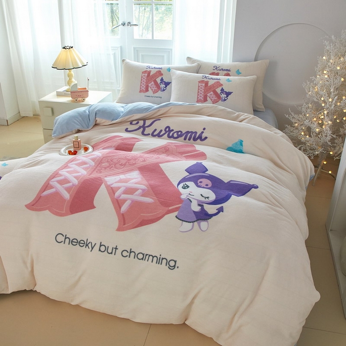 91家纺网 家纺一手货源 找家纺 蘭菲家纺 2025新款三丽欧牛奶绒套件系列四件套 小库故事