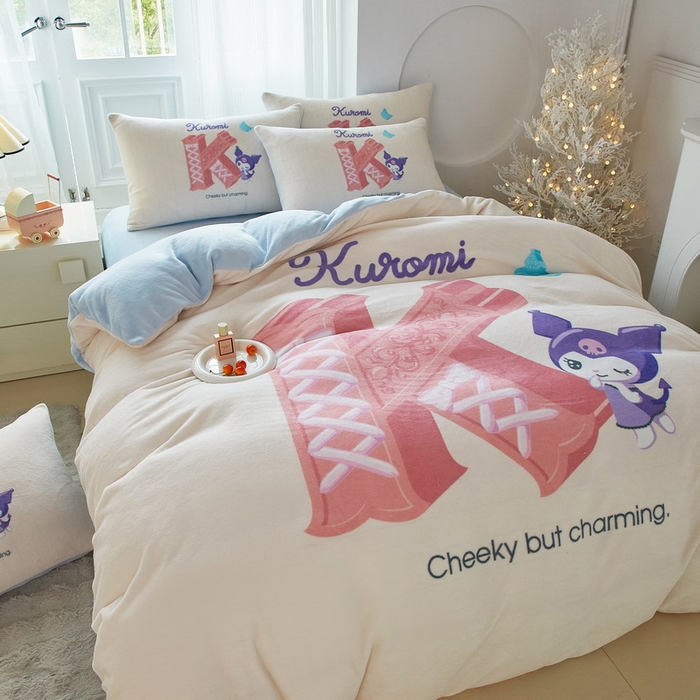 91家纺网 家纺一手货源 找家纺 蘭菲家纺 2025新款三丽欧牛奶绒套件系列四件套 小库故事