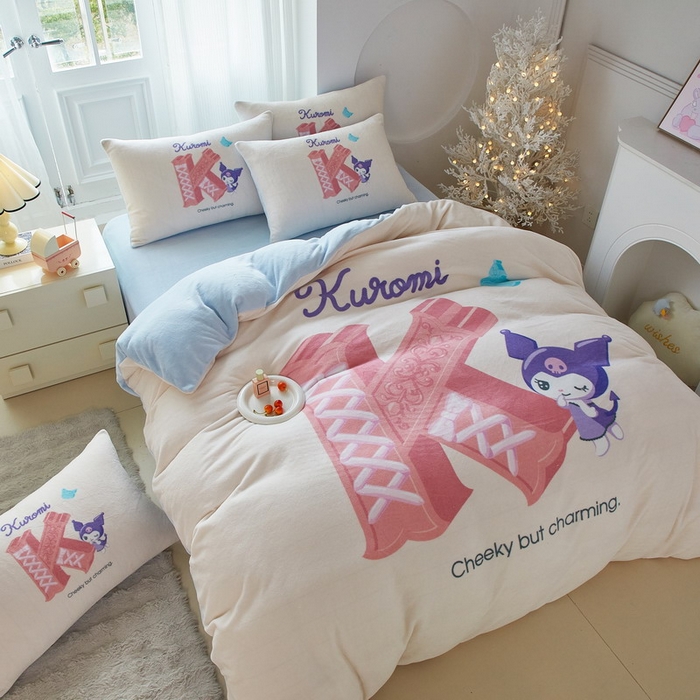 91家纺网 家纺一手货源 找家纺 蘭菲家纺 2025新款三丽欧牛奶绒套件系列四件套 小库故事