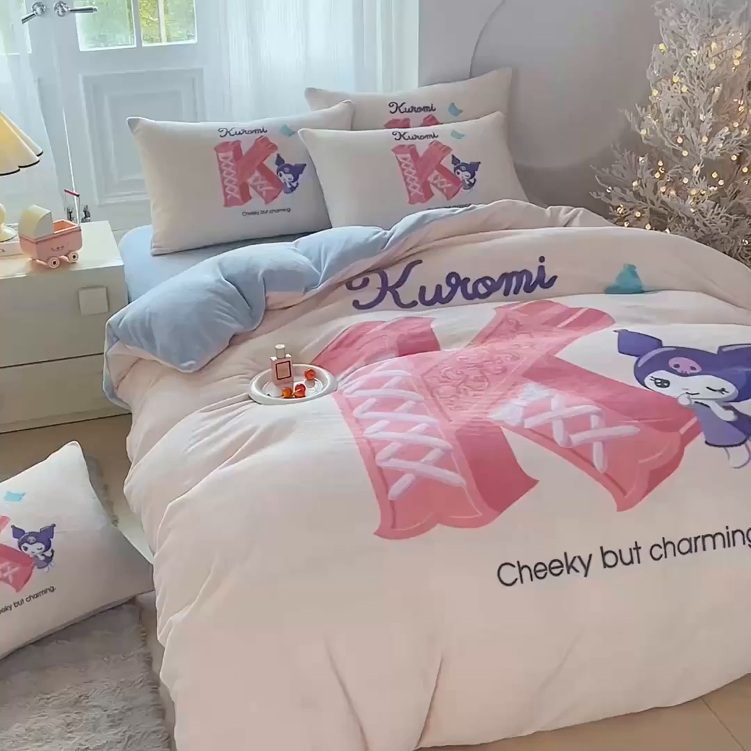 91家纺网 家纺一手货源 找家纺 蘭菲家纺 2025新款三丽欧牛奶绒套件系列四件套 小库故事