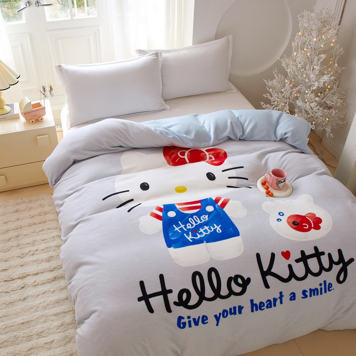 91家纺网 家纺一手货源 找家纺 蘭菲家纺 2025新款三丽欧牛奶绒套件系列单品被套 可爱KT