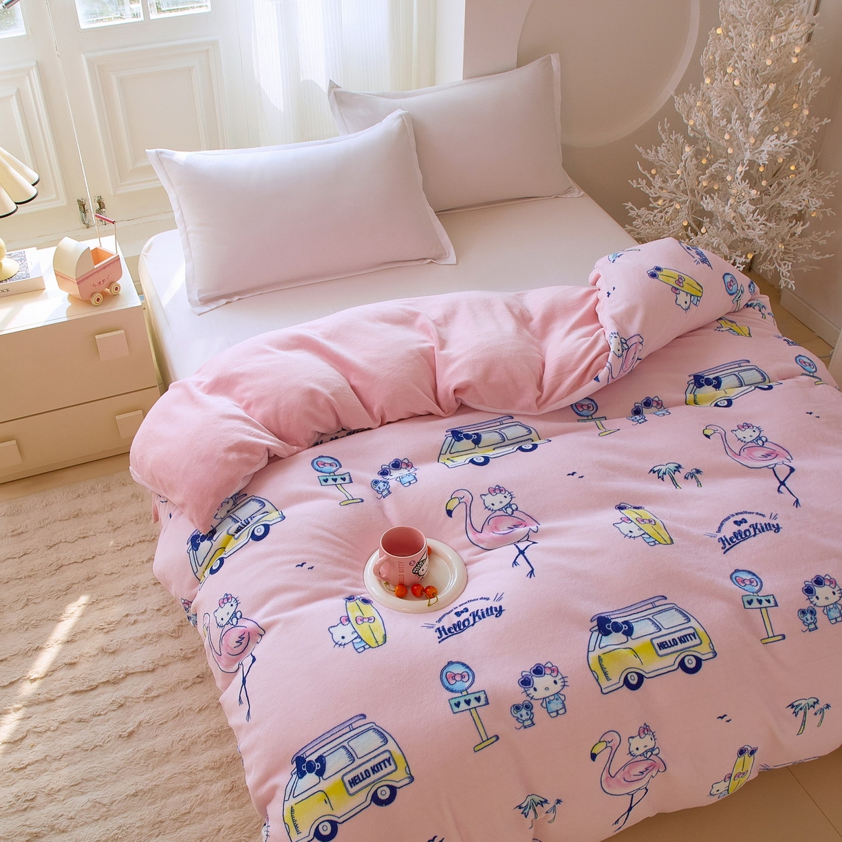 91家纺网 家纺一手货源 找家纺 蘭菲家纺 2025新款三丽欧牛奶绒套件系列单品被套 快乐休假