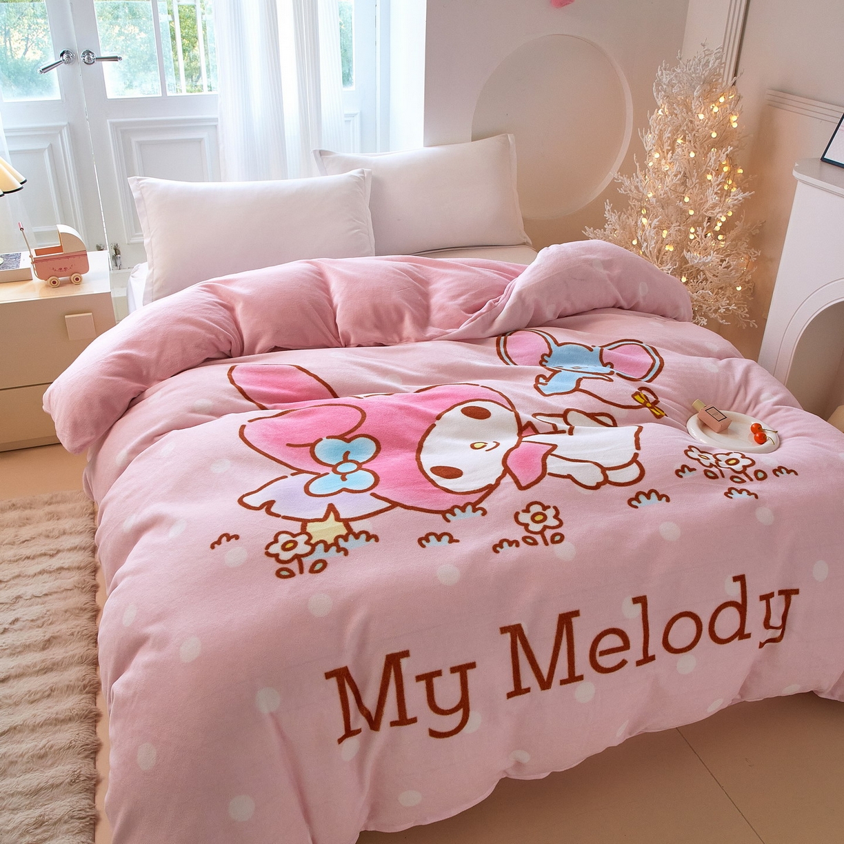 91家纺网 家纺一手货源 找家纺 蘭菲家纺 2025新款三丽欧牛奶绒套件系列单品被套 轻松美乐蒂