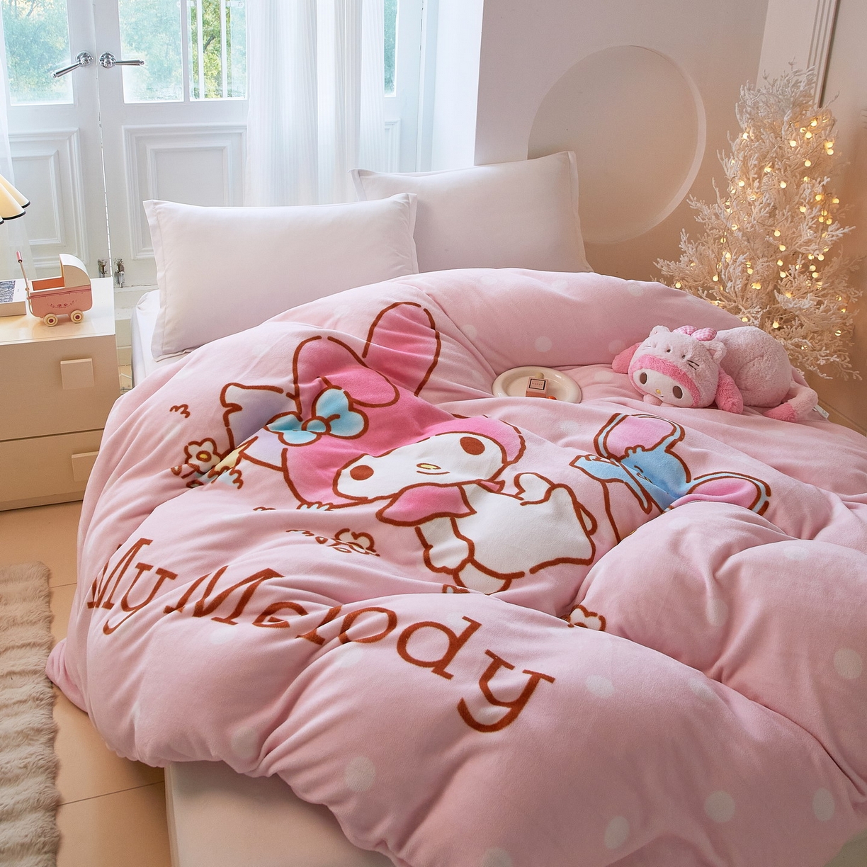 91家纺网 家纺一手货源 找家纺 蘭菲家纺 2025新款三丽欧牛奶绒套件系列单品被套 轻松美乐蒂