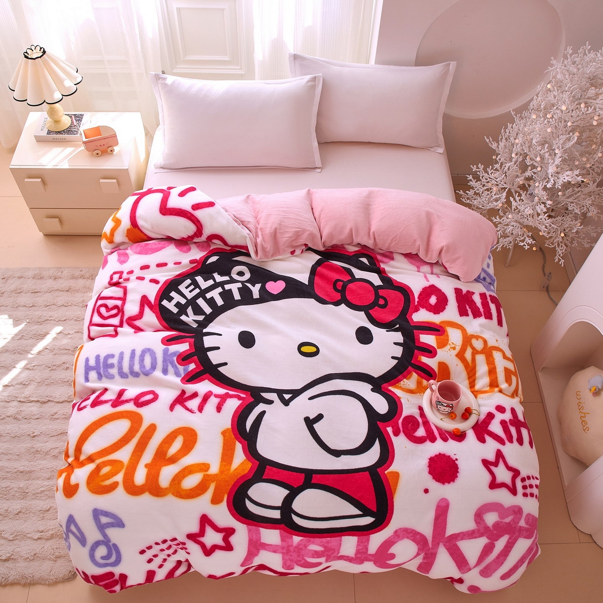 91家纺网 家纺一手货源 找家纺 蘭菲家纺 2025新款三丽欧牛奶绒套件系列单品被套 涂鸦奶茶