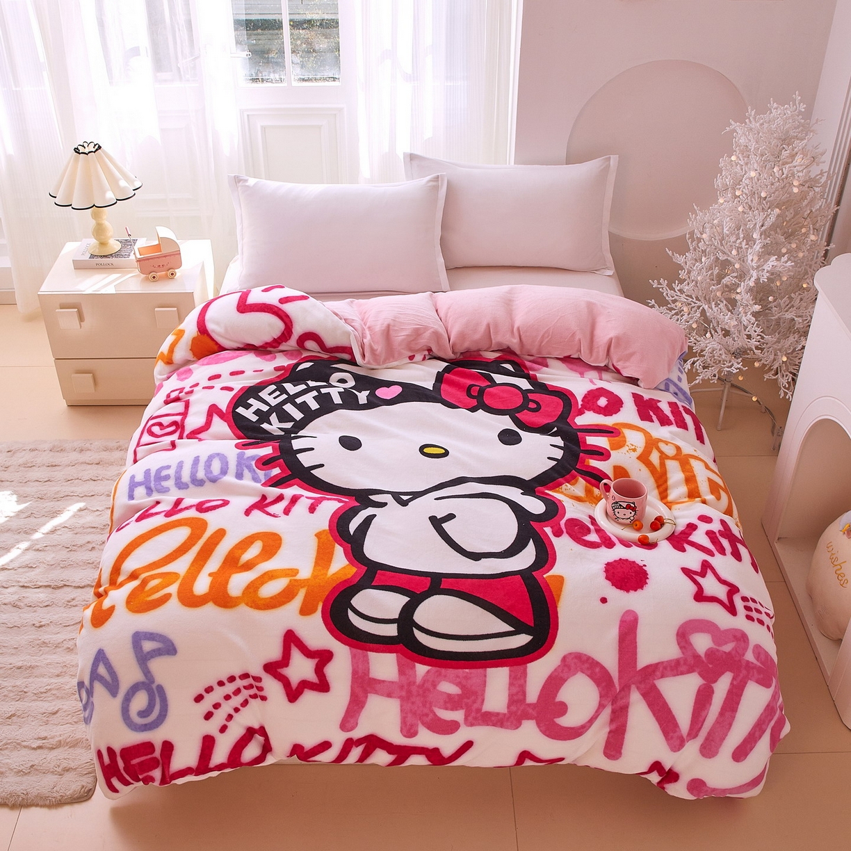 91家纺网 家纺一手货源 找家纺 蘭菲家纺 2025新款三丽欧牛奶绒套件系列单品被套 涂鸦奶茶