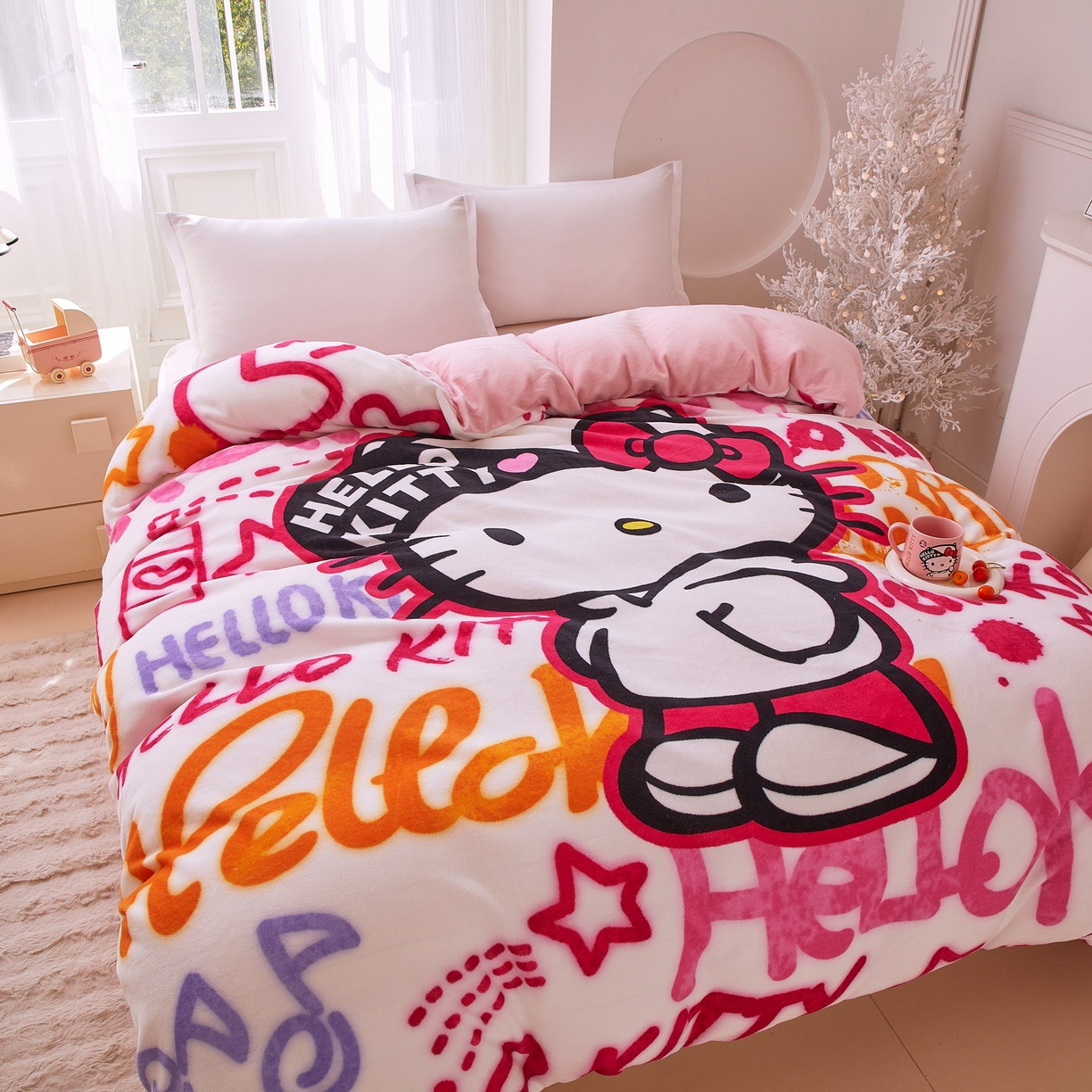 91家纺网 家纺一手货源 找家纺 蘭菲家纺 2025新款三丽欧牛奶绒套件系列单品被套 涂鸦奶茶