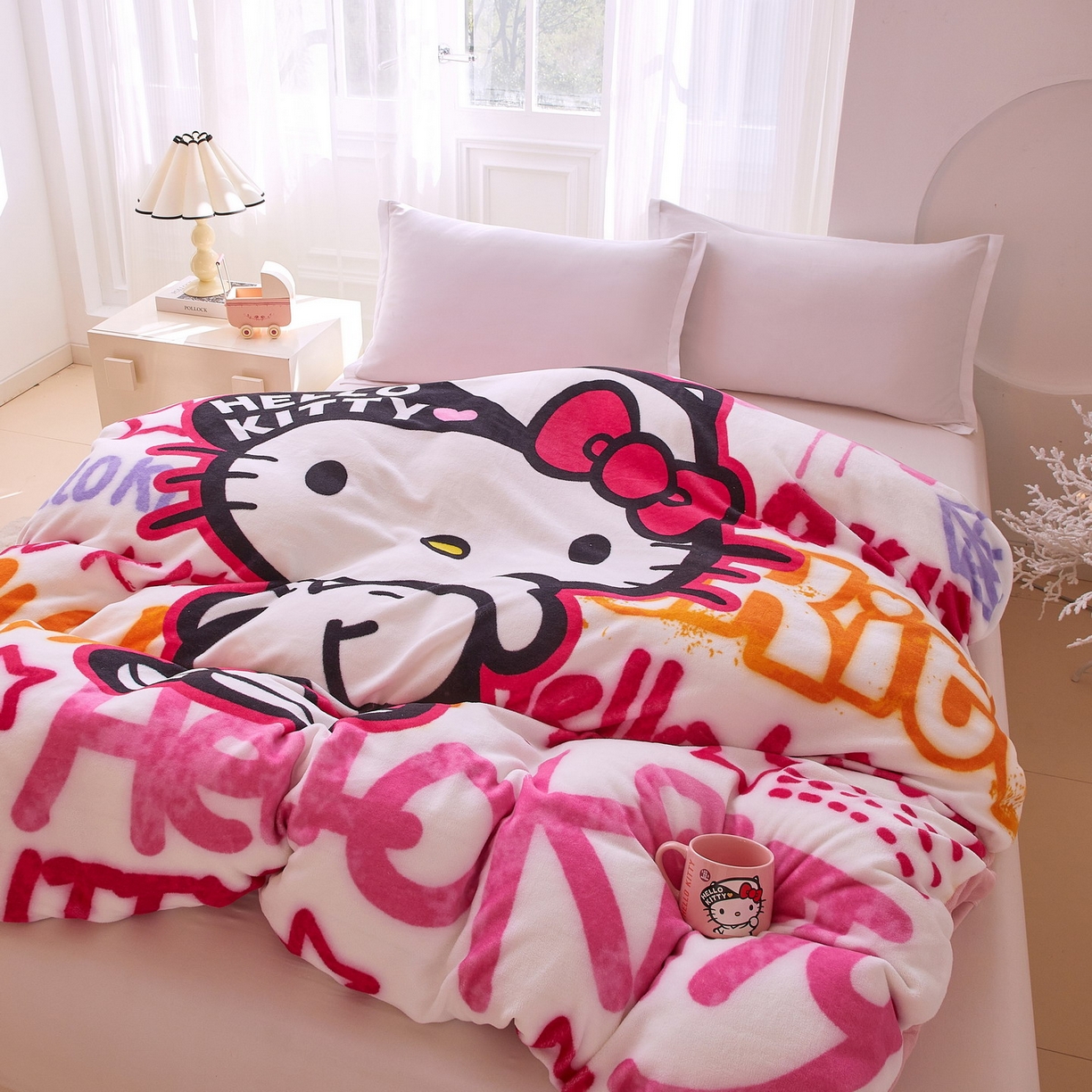 91家纺网 家纺一手货源 找家纺 蘭菲家纺 2025新款三丽欧牛奶绒套件系列单品被套 涂鸦奶茶