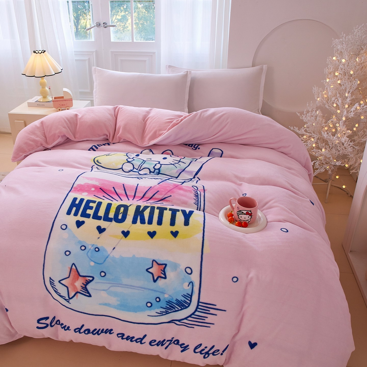 91家纺网 家纺一手货源 找家纺 蘭菲家纺 2025新款三丽欧牛奶绒套件系列单品被套 续大杯奶茶