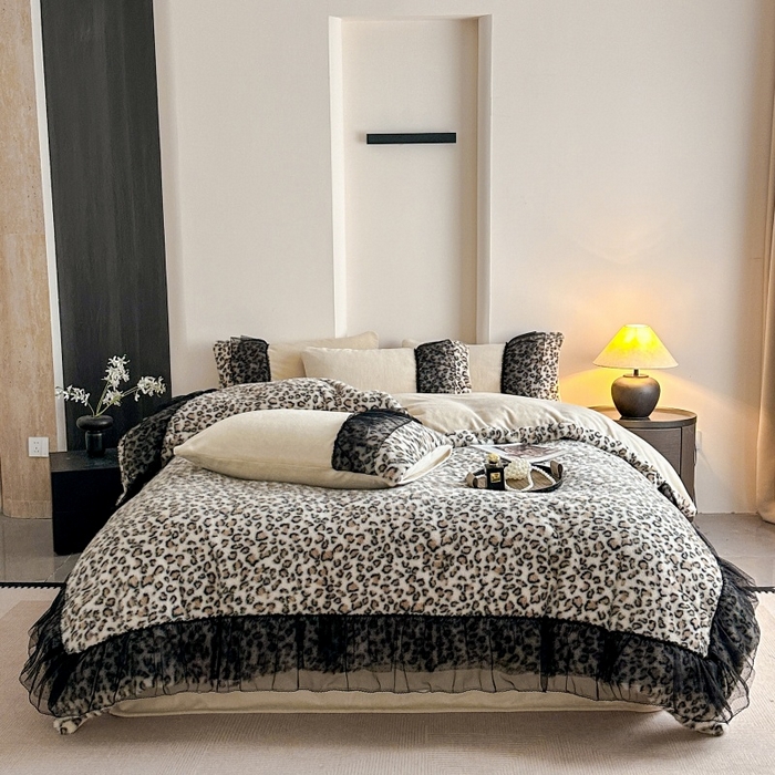 91家纺网 家纺一手货源 找家纺 （总）大米家居 2025新款十斤重高低毛豹纹韩版蕾丝仿水貂绒四件套-豹纹系列