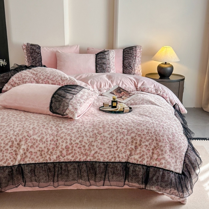 91家纺网 家纺一手货源 找家纺 大米家居 2025新款十斤重高低毛豹纹韩版蕾丝仿水貂绒四件套-豹纹系列 豹纹-藕粉