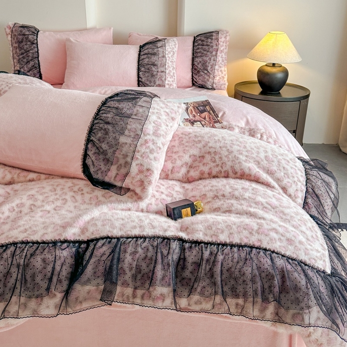 91家纺网 家纺一手货源 找家纺 大米家居 2025新款十斤重高低毛豹纹韩版蕾丝仿水貂绒四件套-豹纹系列 豹纹-藕粉